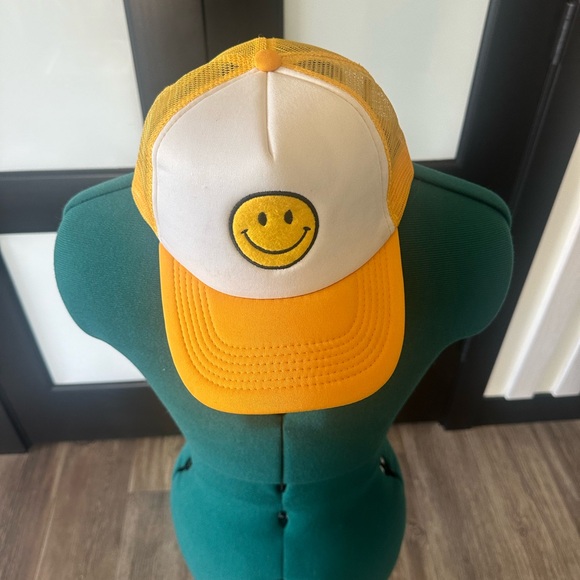 Smiley Face Trucker hat. - Picture 2 of 2